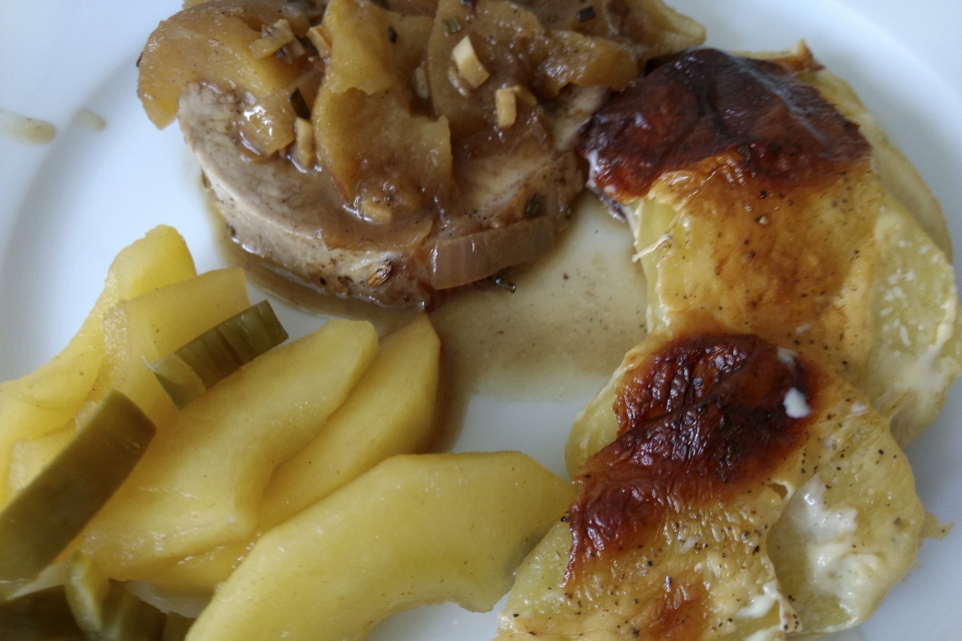 Schweinelende mit Apfel und Jalapenos - steak together Munich